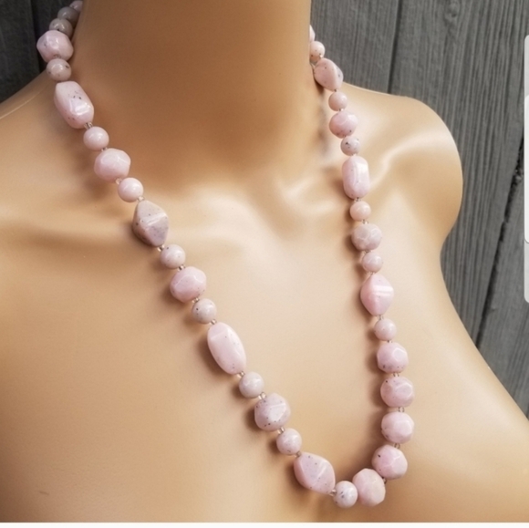 VINTAGE FAUX PINK OPAL POLYMER BEADED NECKLACE - Picture 2 of 5